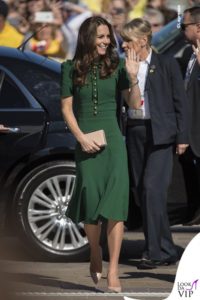 abito Dolce&Gabbana, orecchini Monica Vinader, clutch e décolleté L.K. Bennett, cappotto Hobbs 