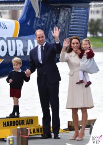 La famiglia al completo al Victoria Harbour Airport