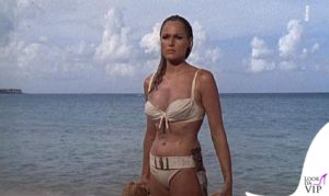 Ursula Andress in Agente 007 – Licenza di uccidere (1962)