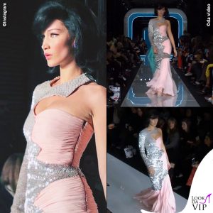 Bella Hadid sfila per Moschino FW 18-19