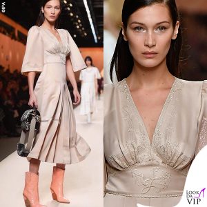 Bella Hadid sfila per Fendi FW 18-19