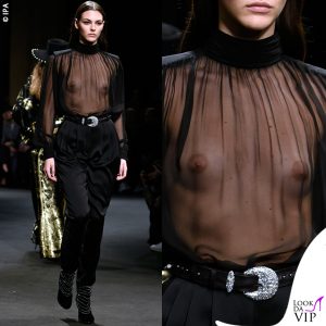 Vittoria Ceretti sfila per Alberta Ferretti FW 18-19