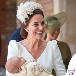 Kate Middleton, abito Alexander McQueen, cappello Jane Taylor scarpe Jimmy Choo