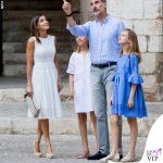 Principe Felipe Principessa Leonor abito Zara Principessa Sofia abito Massimo Dutti Letizia Ortiz abito Hugo Boss scarpe Mint&Rose clutch Carolina Herrera