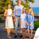 Principe Felipe Principessa Leonor abito Zara Principessa Sofia abito Massimo Dutti Letizia Ortiz abito Hugo Boss scarpe Mint&Rose clutch Carolina Herrera 