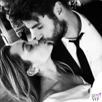 Miley Cyrus Liam Hemsworth matrmonio abito Vivienne Westwood sneakers Vans 2