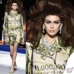 Kaia Gerber sfilata Moschino FW 19-20