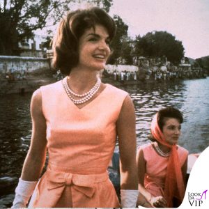 17 marzo 1962 - in India con un abito color pesca di Oleg Cassini