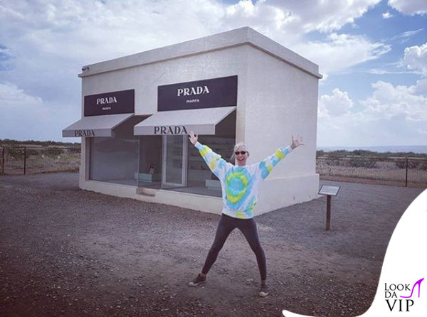 Alexandra Grant con Prada nel deserto