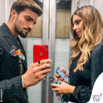 Mariano Di Vaio ed Eleonora Brunacci in ascensore