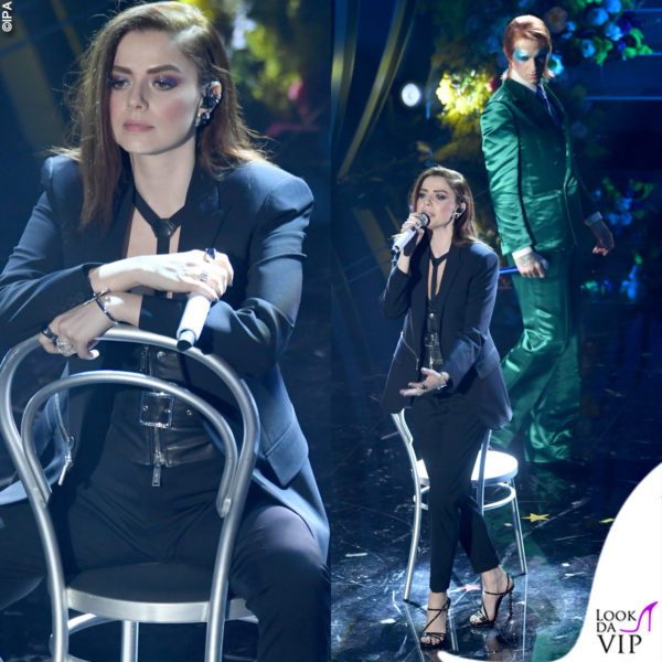 Il bustino festish di Annalisa, sul palco con Achille Lauro