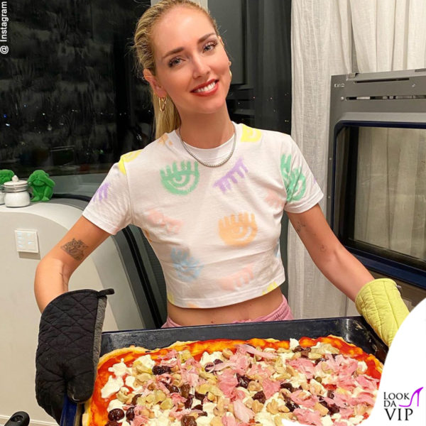 In casa Ferragnez non manca la pizza (tshirt Chiara Ferragni Collection)
