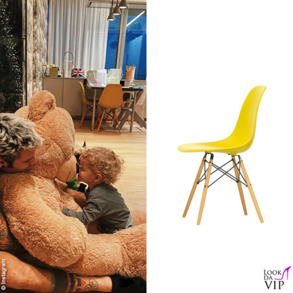 E' la sedia Vitra DSW progettata da Charles and Ray Eams nel 1950