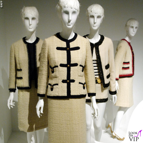 Quattro tailleur disegnati da Coco Chanel (1958 e 1960-61) e da Karl Lagerfeld (1986-87) in mostra al Metropolitan Museum of Art di New York nel 2005