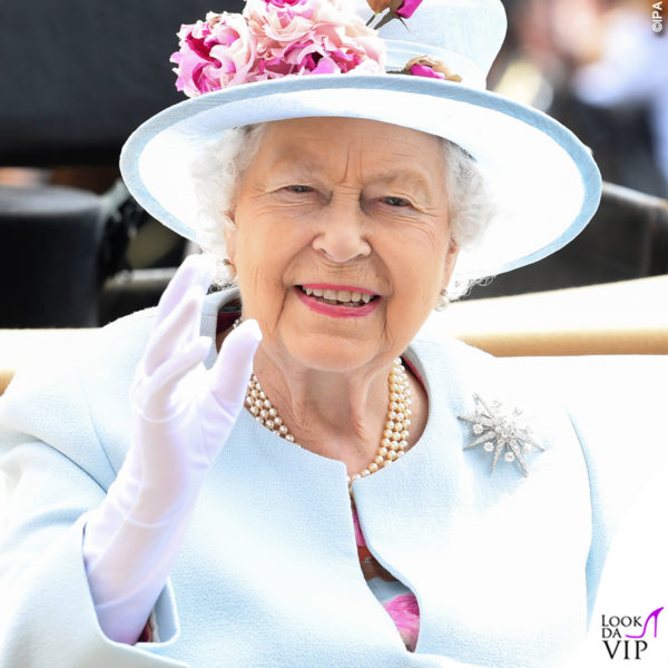 nel 2018 ad Ascot con la spilla Jardine Star, avuta in dono nel 1981