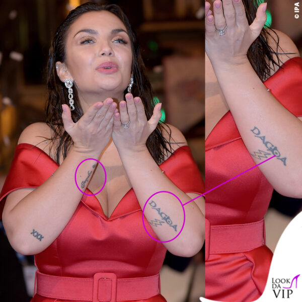 La scritta Dagda, dedicata al suo cavallo, verrà eliminata mentre Jacqueline, in onore della cagnolina morta rimarrà (look Romeo Gigli sul red carpet di Sanremo)