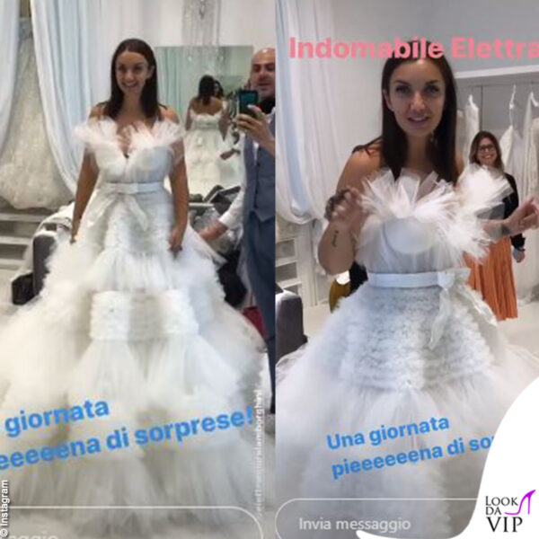 Balze e sbuffi caratterizzano l'abito bianco