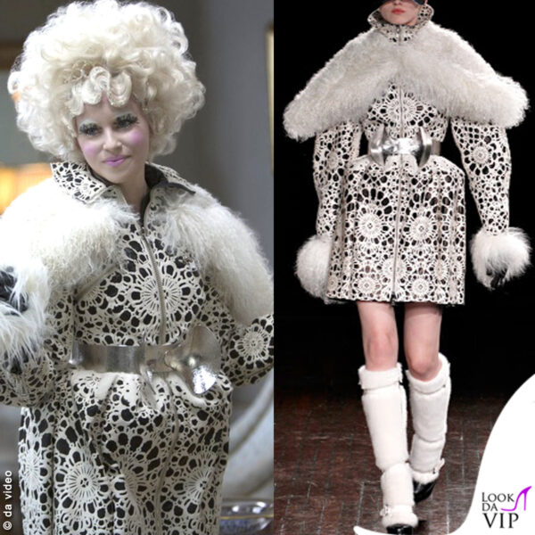 ... e l'elaborato cappotto bianco