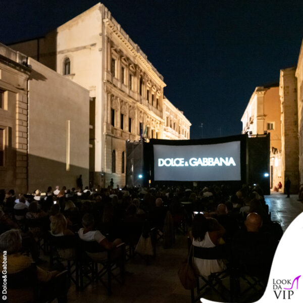 La proiezione nella adiacente Piazza Minerva