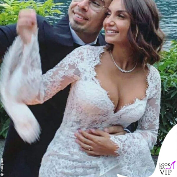 Elettra si cambia per la cena