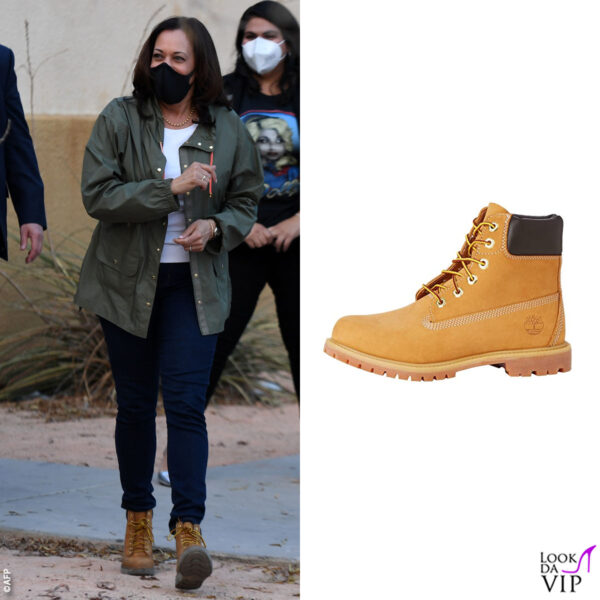 non solo sneakers per Kamala che indossa anche gli intramontabili stivaletti Timberland