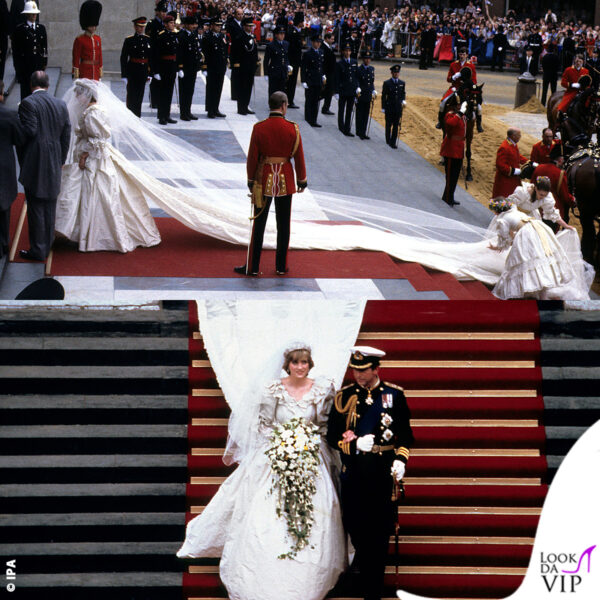 Lo strascico è lungo 7,62 record: è il più lungo mai visto sin'ora a un royal wedding