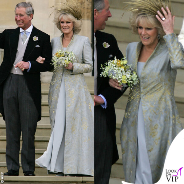 Per il matrimonio Civile con il principe Carlo, Camilla ha indossato un sobrio abito in chiffon di seta color crema Robinson Valentine.