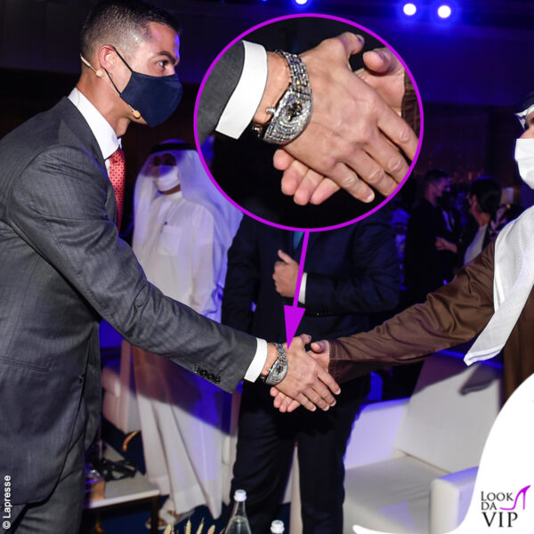 Si tratta di un orologio Franck Muller, modello Cintrée Curvex Tourbillon, in oro bianco e pavè di diamanti 