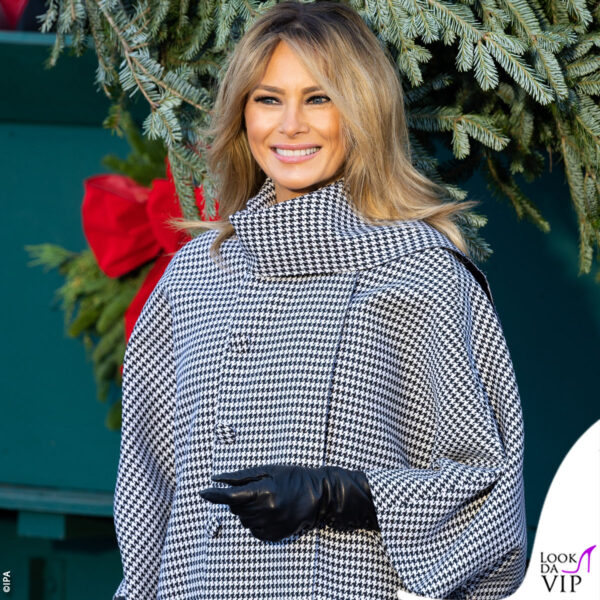 Melania riceve l'abete di Natale