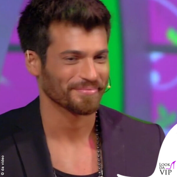 Can Yaman ha raccontato i problemi economici subiti durante l'infanzia