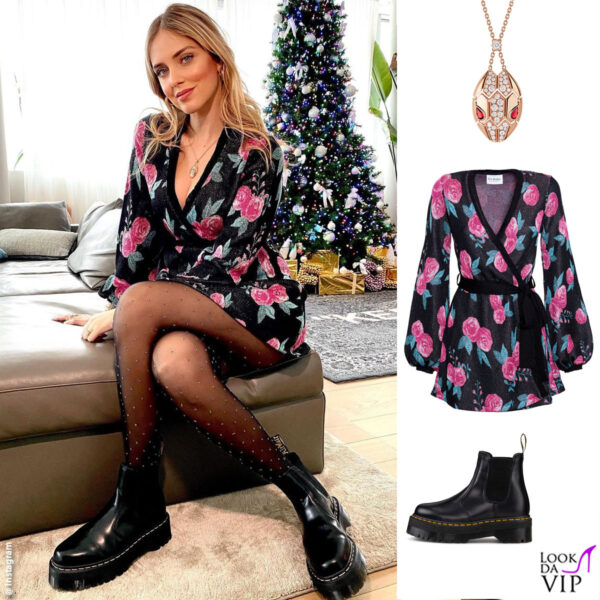 abito Art Dealer, stivali Dr Martens, collana Bulgari