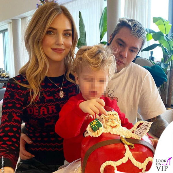 il giorno di Natale con la famiglia... Leone pensa al panettone decorato