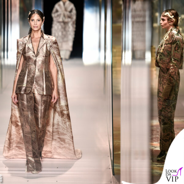 anche la top Christy Turlington sfila davanti a Cara