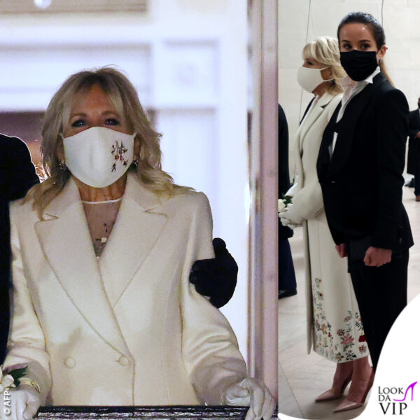 Jill Biden ha optato per un outfit bianco con decorazioni florali di Gabriela Hearst, con mascherina in pendant