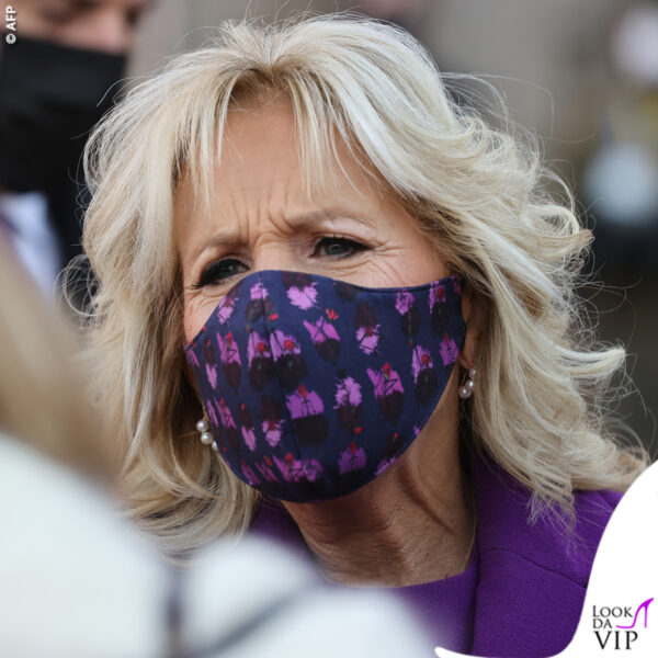 Jill Biden con la mascherina Jonathan Cohen, abbinata al resto del look