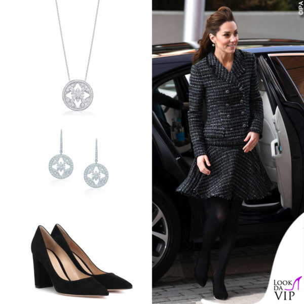 tailleur Dolce&Gabbana, pump Gianvito Rossi, orecchini e collana Mappin & Webb