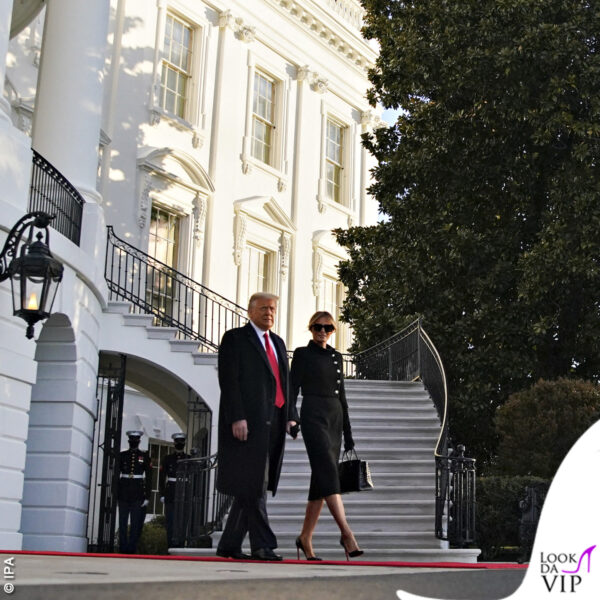 I Trump davanti all'ingresso della Casa Bianca