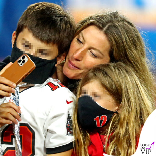 selfie con i figli Benjamin e Vivian Lake