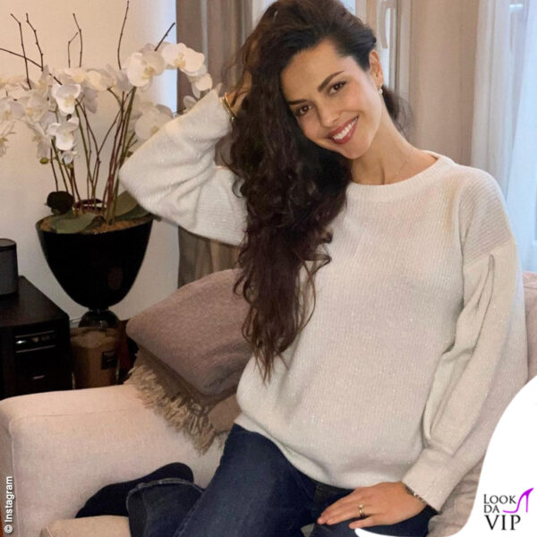Laura Barriales, maglione Pietro Brunelli Maternity