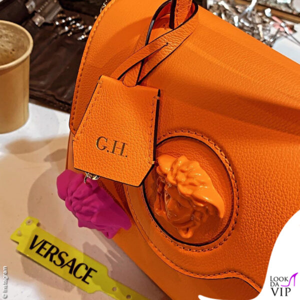 La borsa Versace personalizzata di Gigi Hadid