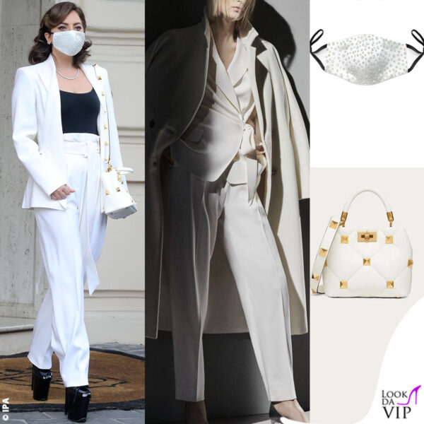 tailleur Max Mara, borsa Valentino, mascherina Michael Ngo, scarpe Pleaser