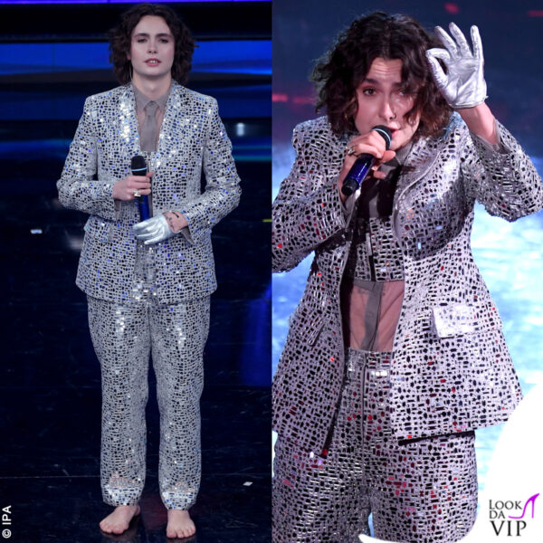 Madame canta a piedi scalzi sul palco dell'Ariston e poi... dimentica un guanto (outfit Dior)