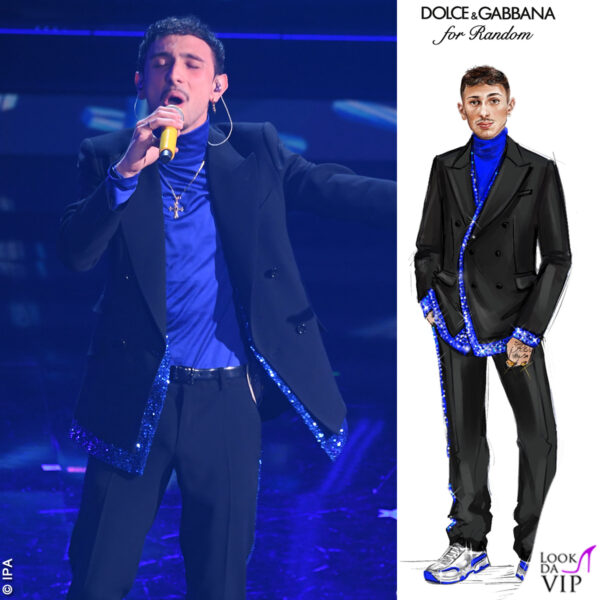 Random in Dolce&Gabbana: la giacca dell'abito ha una costruzione doppia in paillettes blu elettrico 