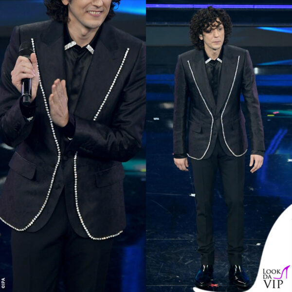 swarovski sul colletto della camicia e sul revers della giacca per Ermal Meta (outfit Dolce&Gabbana)