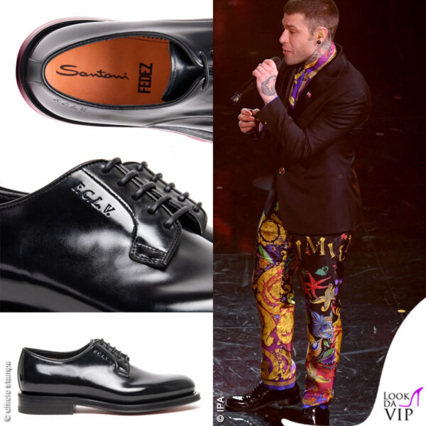 Sanremo 2021: le stringate Santoni personalizzate con le iniziali dei familiari (Chiara, Federico, Leone e Vittoria). Stesso tema "famiglia" per l'outfit Versace