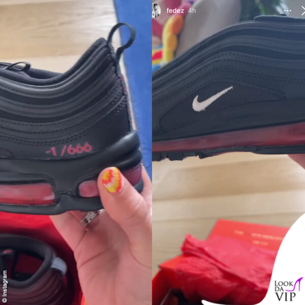 Si tratta di un modello di Nike Air Max 97 modificate in versione satanista: sul tallone è ben visibile il numero associato al diavolo, 666