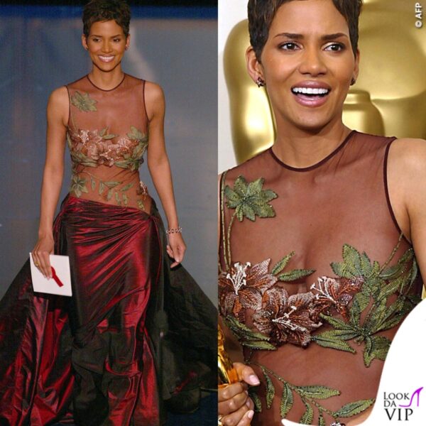 Oscar 2002: le trasparenze del top rendono l'abito Elie Saab di Halle Berry uno dei più sexy mai visti sul palco degli Oscar