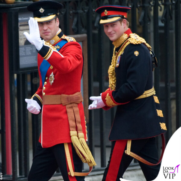 l'arrivo dello sposo William insieme al fratello Harry