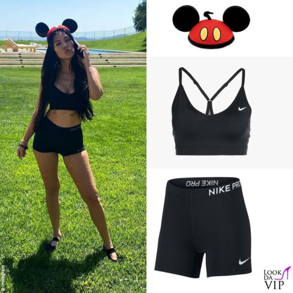 cappello Disney, reggiseno e shorts Nike 