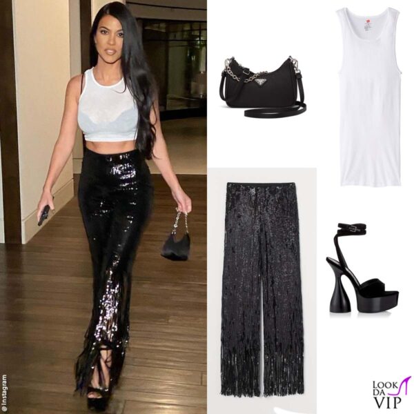 il look di Kourtney per la festa: top Hanes, pantaloni H&M, borsa Prada, sandali Tom Ford 